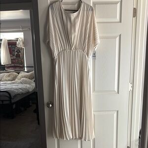 MSK Cream Midi Sundress with V-Neck and Dolman Sleeves